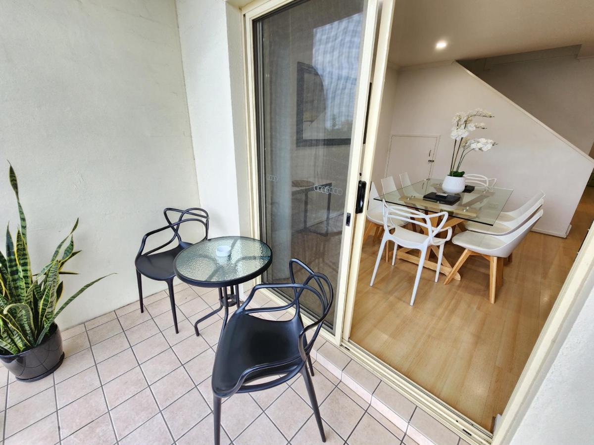 Spacious 4 Bedroom And 2 Bathrooms City Apartment Adelaide Exterior photo